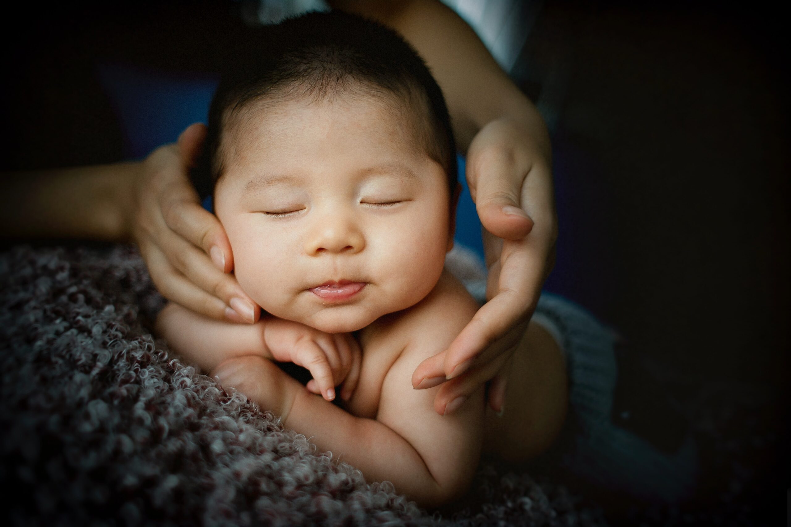 A Guide To Click Your Newborn’s Pictures At Home